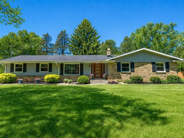 11549 Meadowbrook DRIVE, Mequon, WI 53097