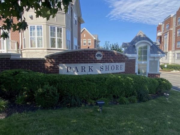 3862 Lake DRIVE, Unit 407, Saint Francis, WI 53235