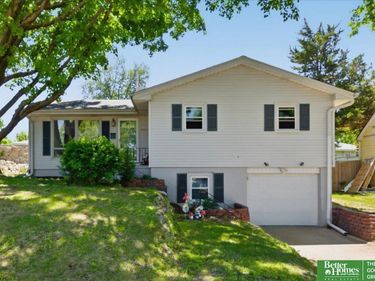 8211 Decatur Street , Omaha, NE 68114