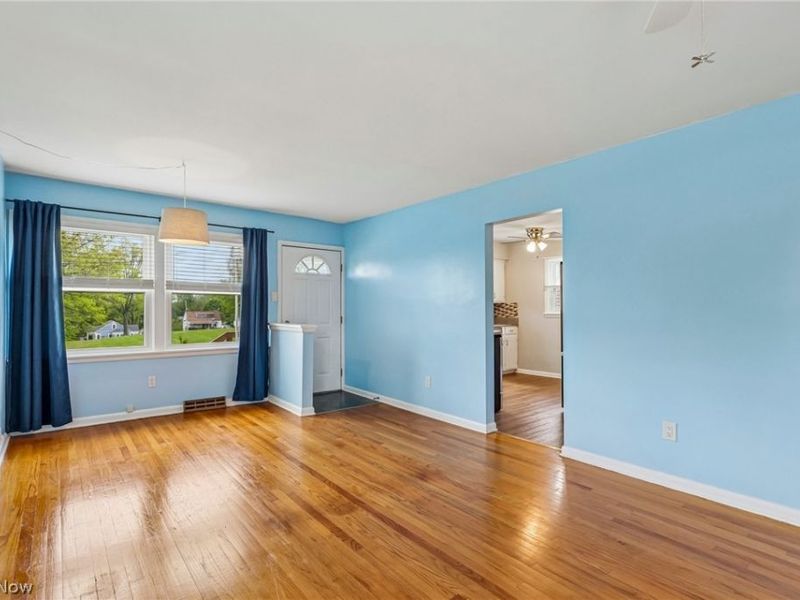 322 E Cassell Avenue, Barberton, OH 44203 Photo 5
