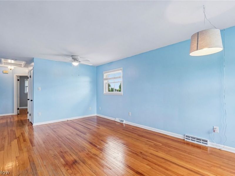 322 E Cassell Avenue, Barberton, OH 44203 Photo 6