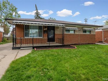 7218 Superior, Center Line, MI 48015