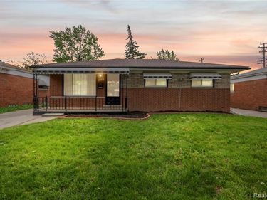 7218 Superior, Center Line, MI 48015