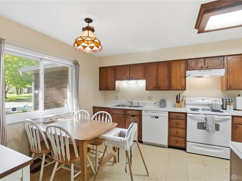 5025 Artesia Drive, Kettering, OH 45440 Photo 12
