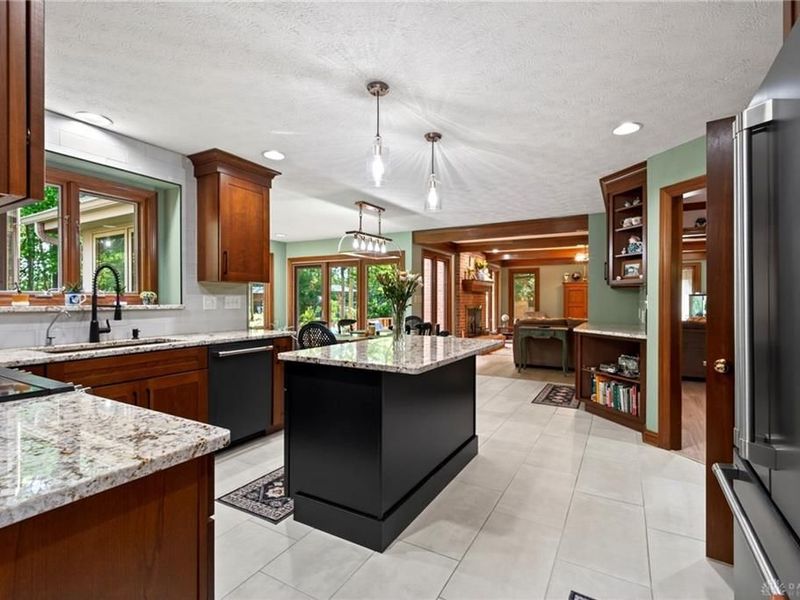 6548 Atterbury Court, Centerville, OH 45459 Photo 2