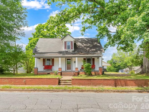 137 12th Street NW, Hickory, NC 28601
