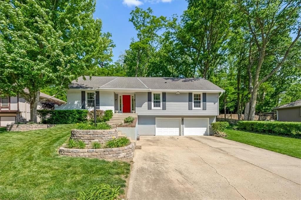 725 Laurel Avenue, Liberty, MO 64068 Main Photo