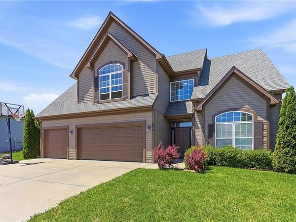 622 Johnston Parkway, Raymore, MO 64083