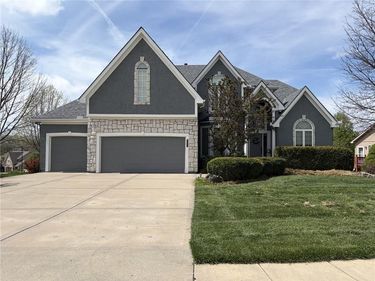 7822 Hull Avenue, Kansas City, MO 64151