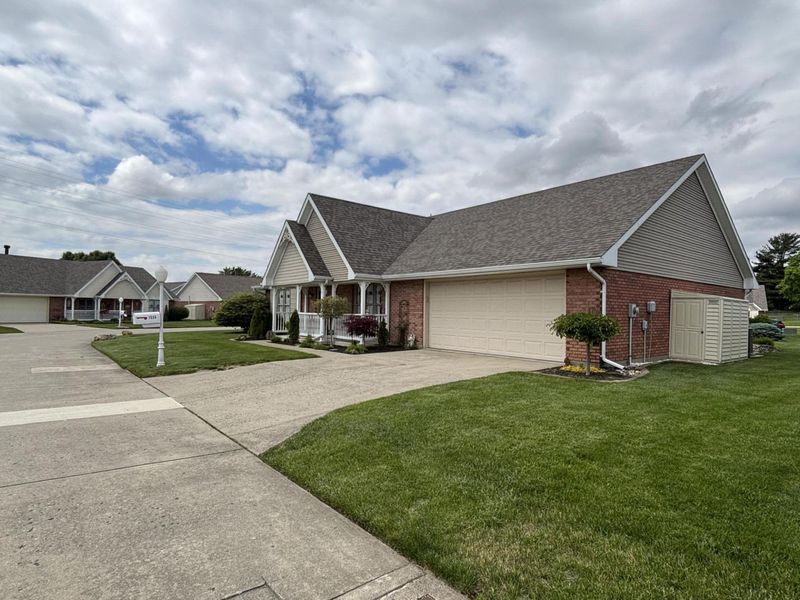 1524 New Castle Lane, Unit .., Springfield, OH 45503 Photo 2