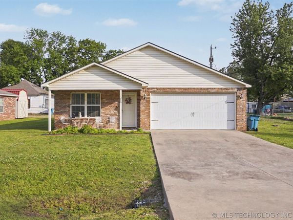 205 1st Street SE, Inola, OK 74036