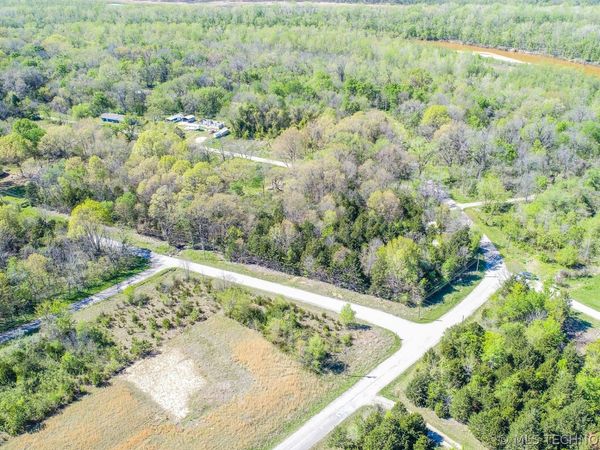 107 E Lakeshore Drive , Canadian, OK 74501