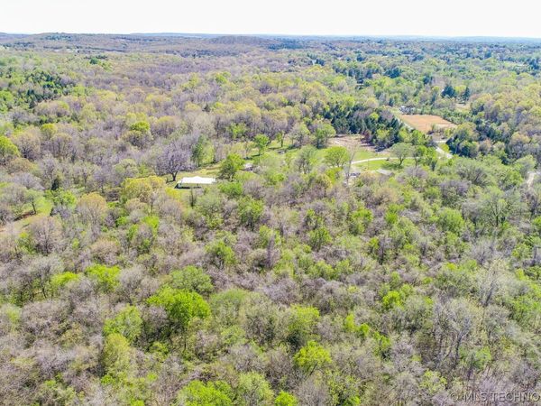 669 Kiowa Road , Canadian, OK 74501