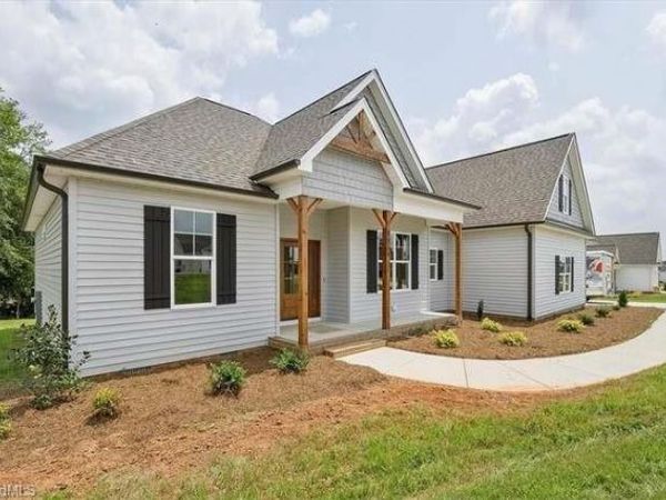 8869 Belews Ridge Road , Stokesdale, NC 27357