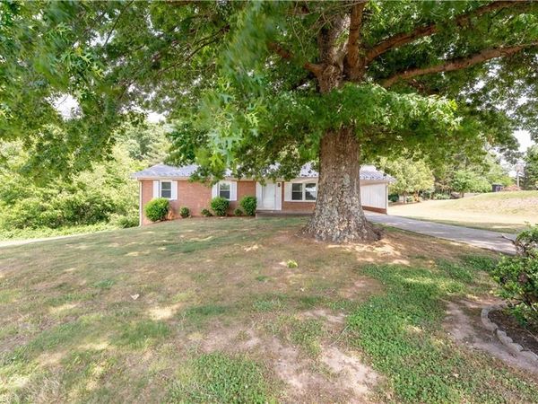 6221 Salem Chapel Road, Walnut Cove, NC 27052