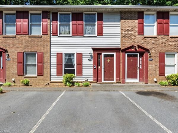 5918 King Charles Court , Clemmons, NC 27012
