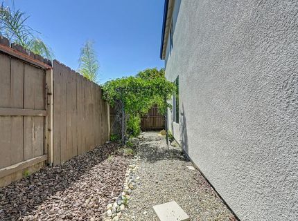 2104 Stansfield Dr, Roseville, CA 95747 Photo