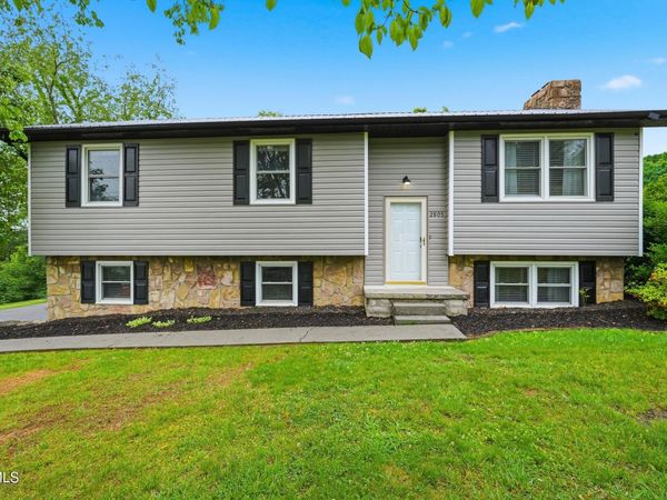 2805 Oak Cliff Court, Johnson City, TN 37601