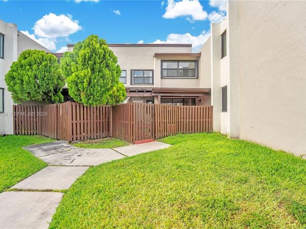 10296 NW 9th St Cir, Unit 103, Miami, FL 33172