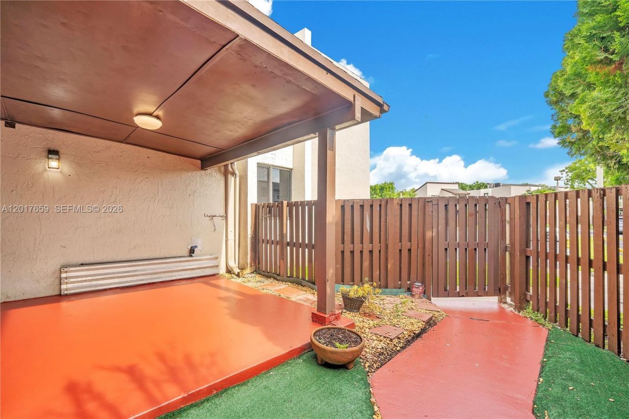 10296 NW 9th St Cir, Unit 103, Miami, FL 33172 Photo