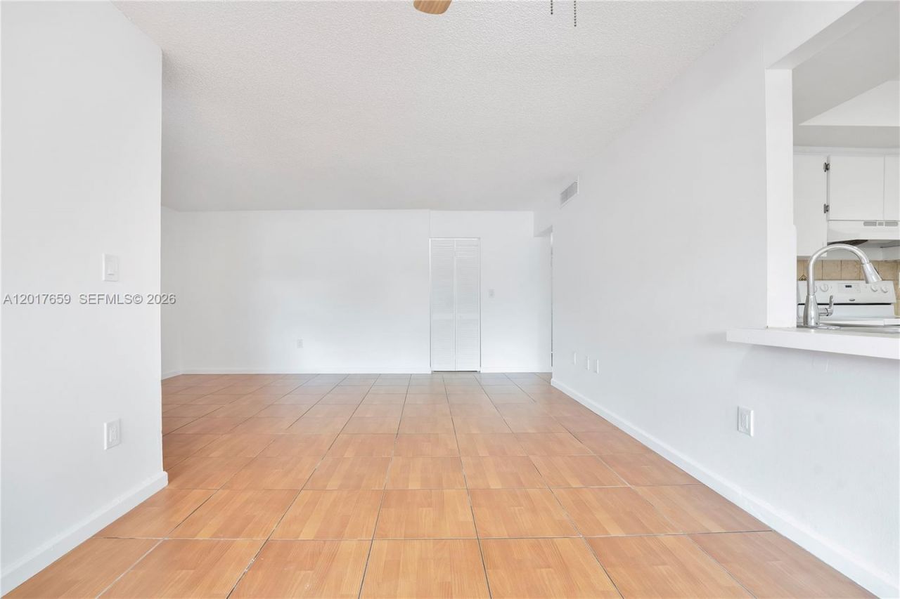 10296 NW 9th St Cir, Unit 103, Miami, FL 33172 Photo