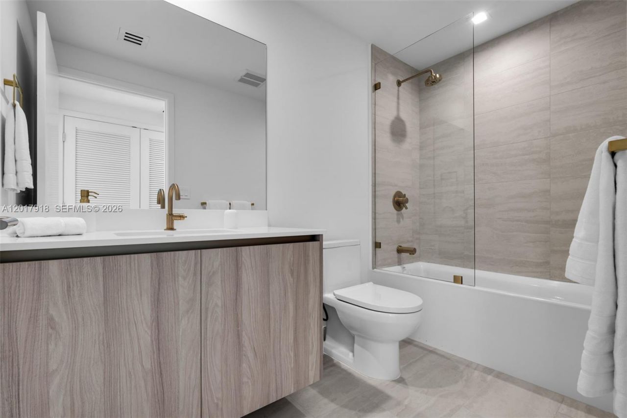 77 SE 5 , Unit 1601, Miami, FL 33131 Photo
