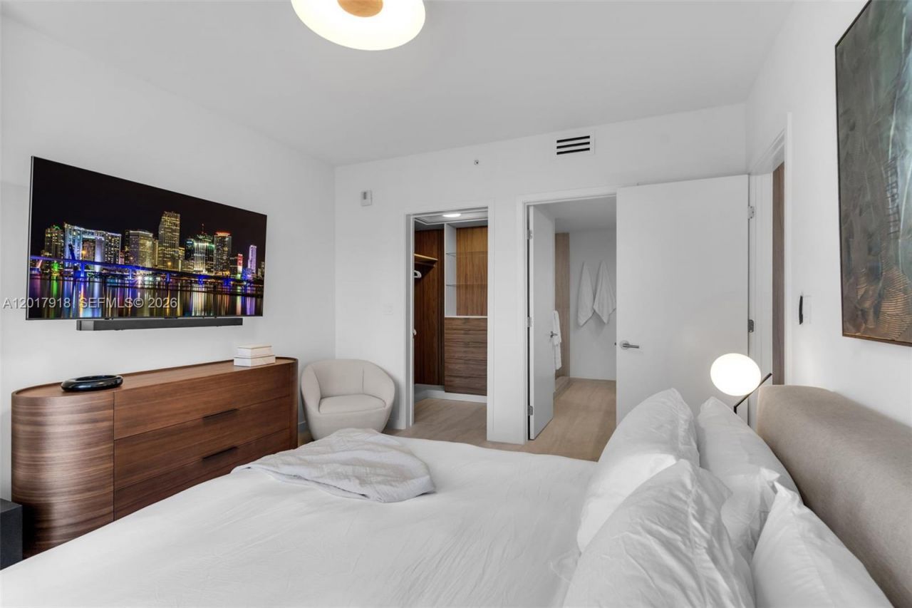 77 SE 5 , Unit 1601, Miami, FL 33131 Photo