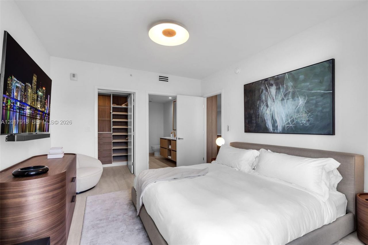 77 SE 5 , Unit 1601, Miami, FL 33131 Photo