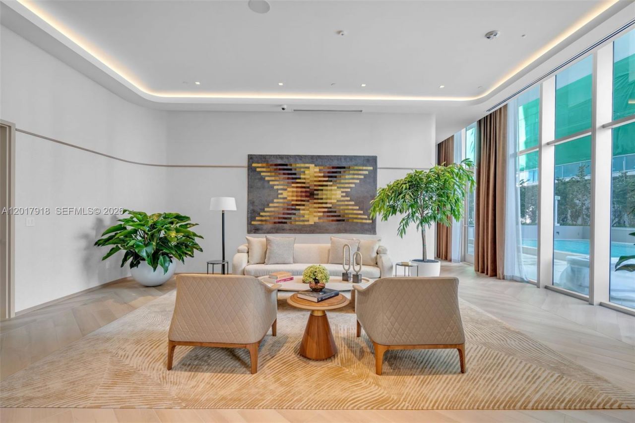 77 SE 5 , Unit 1601, Miami, FL 33131 Photo