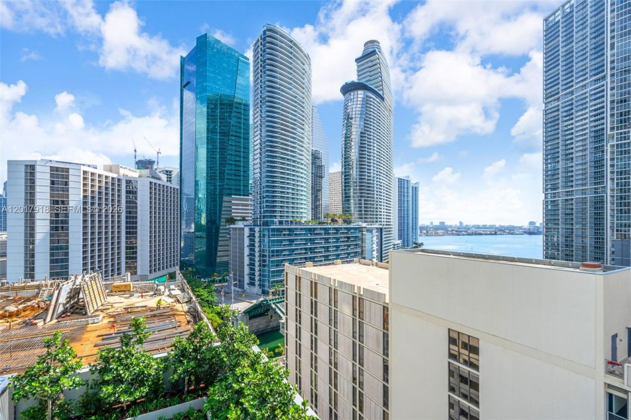 77 SE 5 , Unit 1601, Miami, FL 33131 Photo