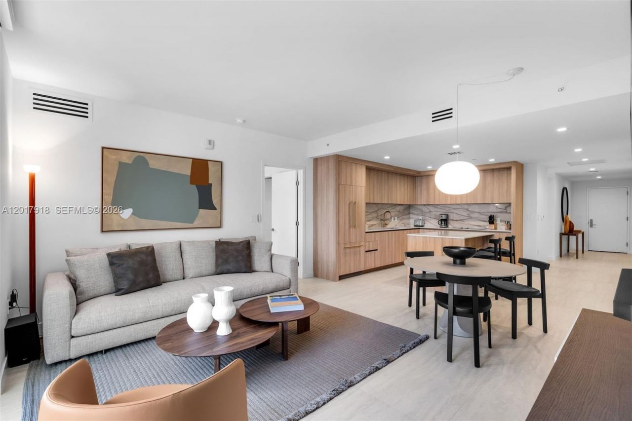 77 SE 5 , Unit 1601, Miami, FL 33131 Photo