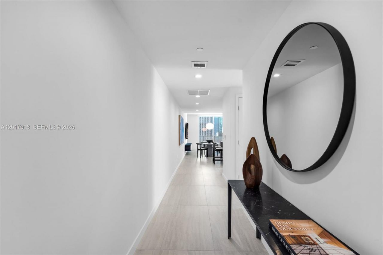 77 SE 5 , Unit 1601, Miami, FL 33131 Photo