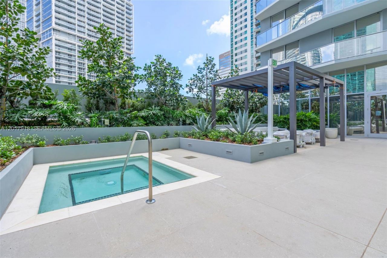 77 SE 5 , Unit 1601, Miami, FL 33131 Photo