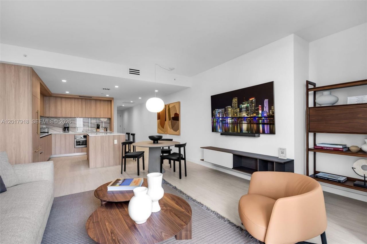 77 SE 5 , Unit 1601, Miami, FL 33131 Photo