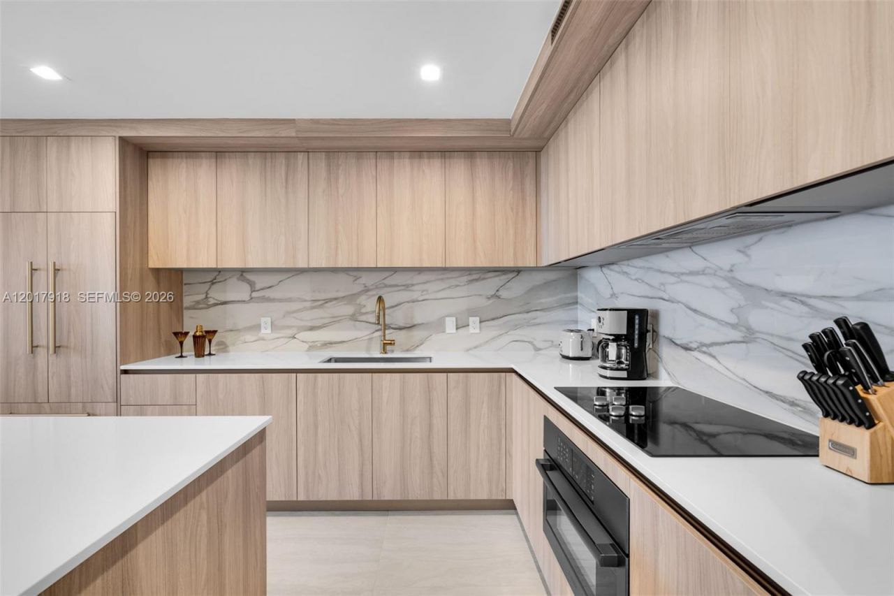 77 SE 5 , Unit 1601, Miami, FL 33131 Photo