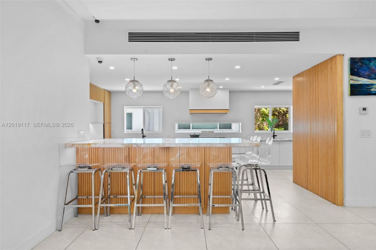 3748 Prairie Ave, Miami Beach, FL 33140 Photo