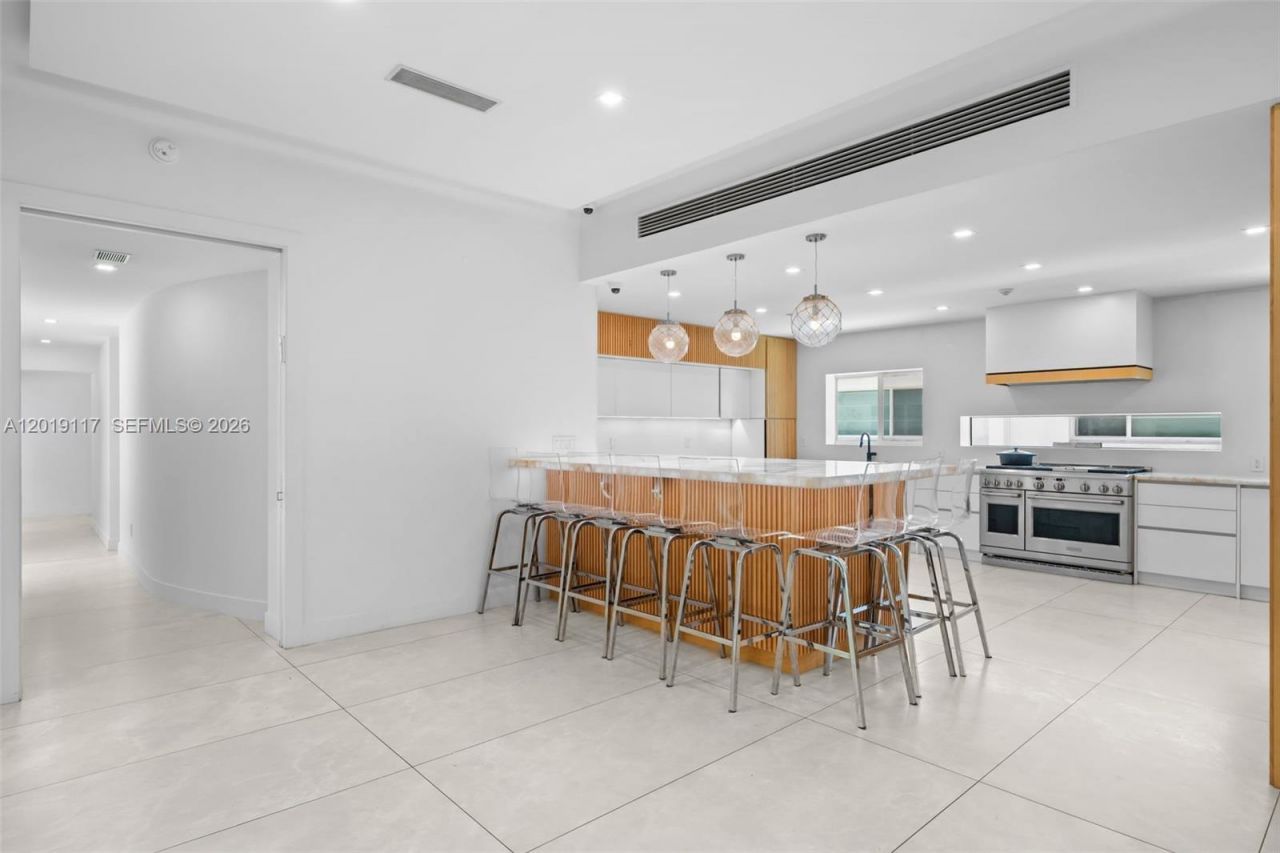 3748 Prairie Ave, Miami Beach, FL 33140 Photo