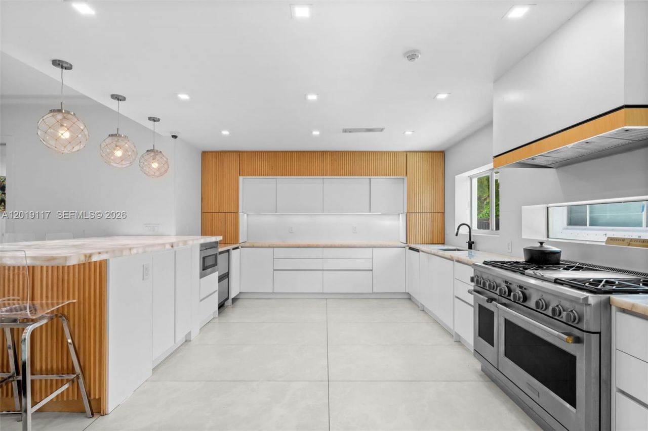 3748 Prairie Ave, Miami Beach, FL 33140 Photo