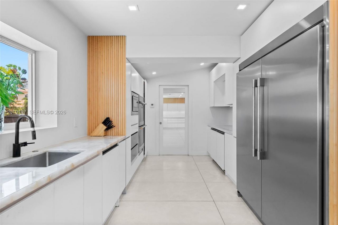 3748 Prairie Ave, Miami Beach, FL 33140 Photo