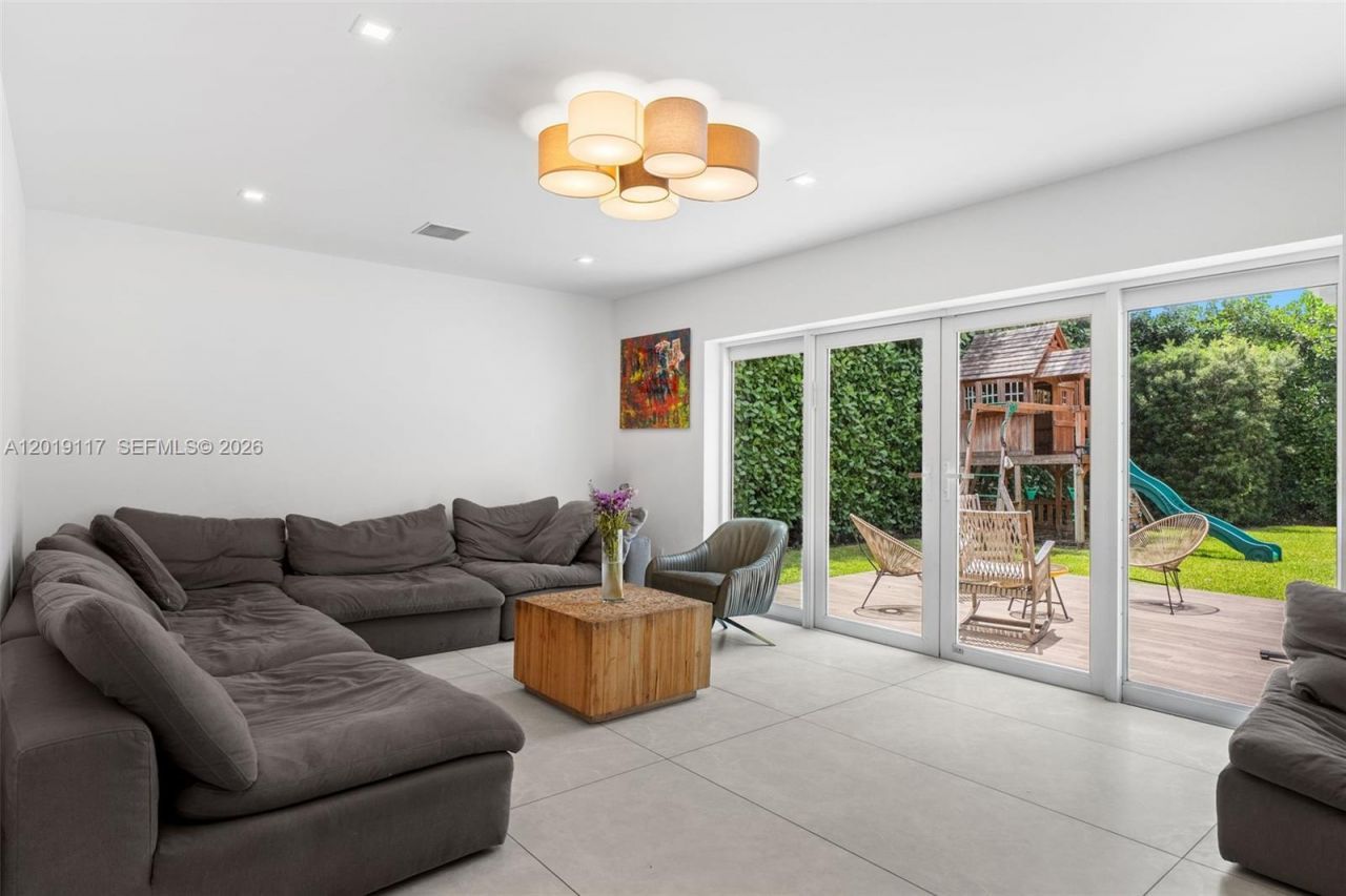 3748 Prairie Ave, Miami Beach, FL 33140 Photo