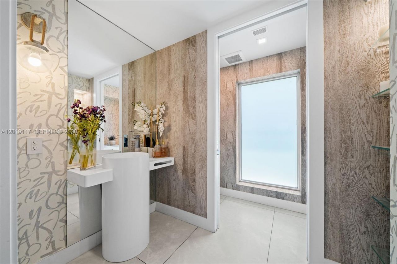 3748 Prairie Ave, Miami Beach, FL 33140 Photo