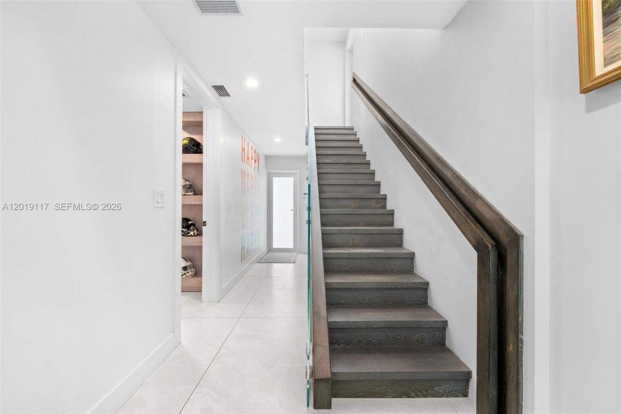 3748 Prairie Ave, Miami Beach, FL 33140 Photo
