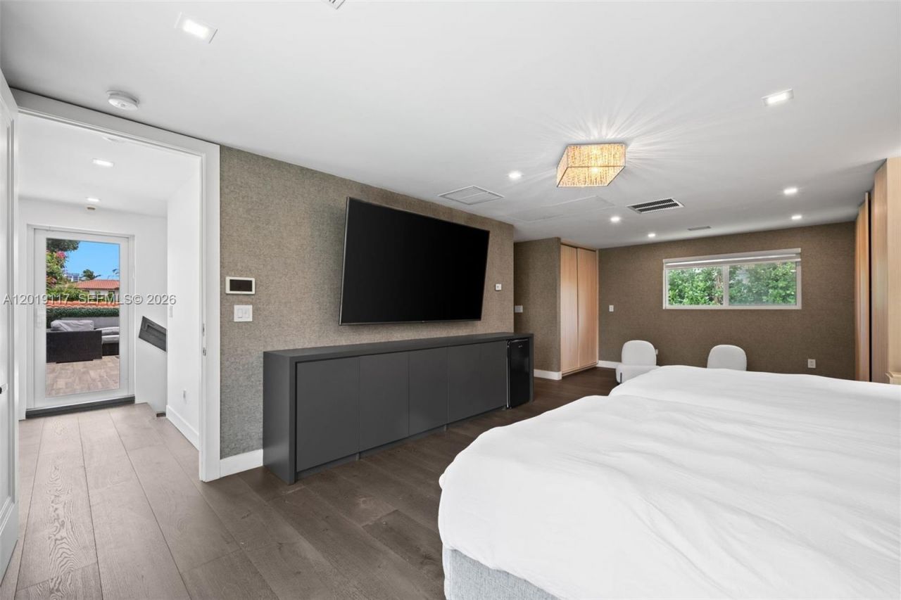 3748 Prairie Ave, Miami Beach, FL 33140 Photo
