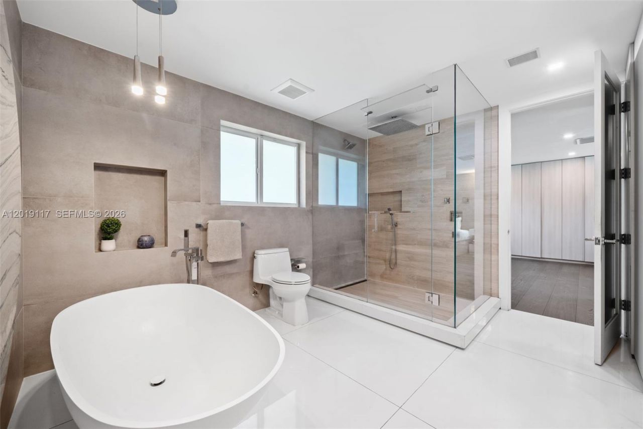 3748 Prairie Ave, Miami Beach, FL 33140 Photo