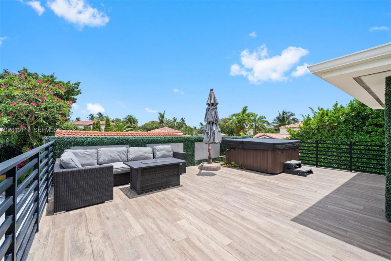 3748 Prairie Ave, Miami Beach, FL 33140 Photo
