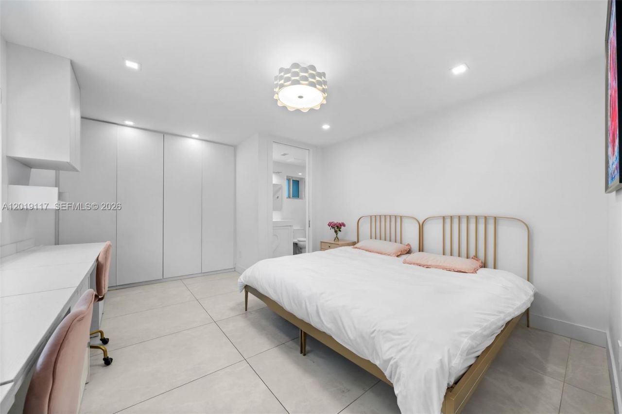 3748 Prairie Ave, Miami Beach, FL 33140 Photo