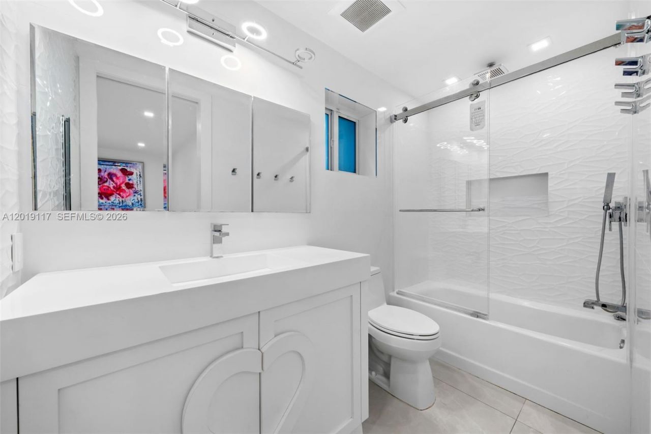 3748 Prairie Ave, Miami Beach, FL 33140 Photo