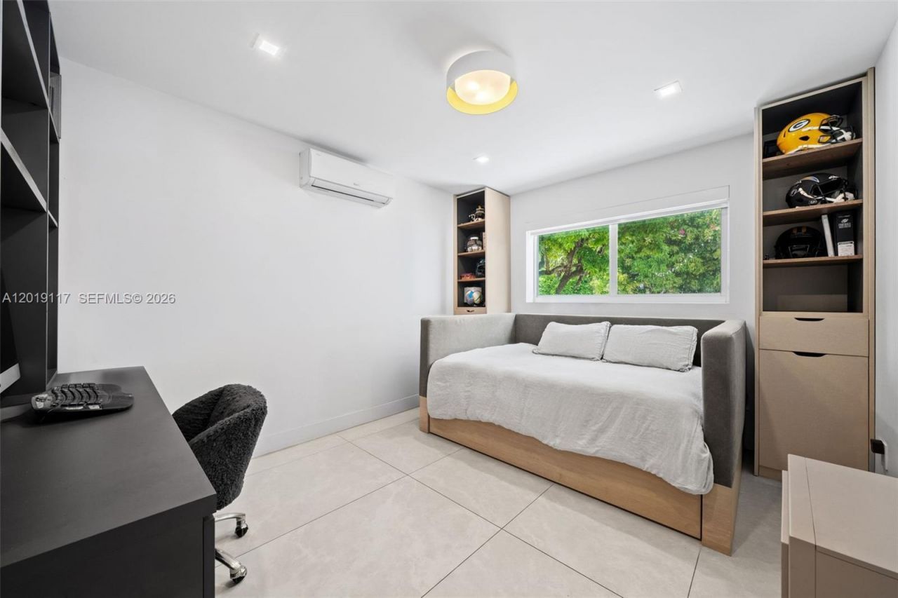 3748 Prairie Ave, Miami Beach, FL 33140 Photo