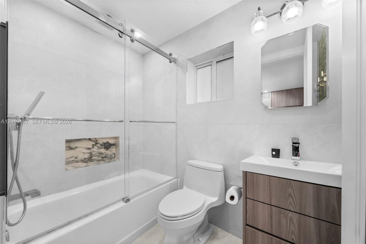 3748 Prairie Ave, Miami Beach, FL 33140 Photo