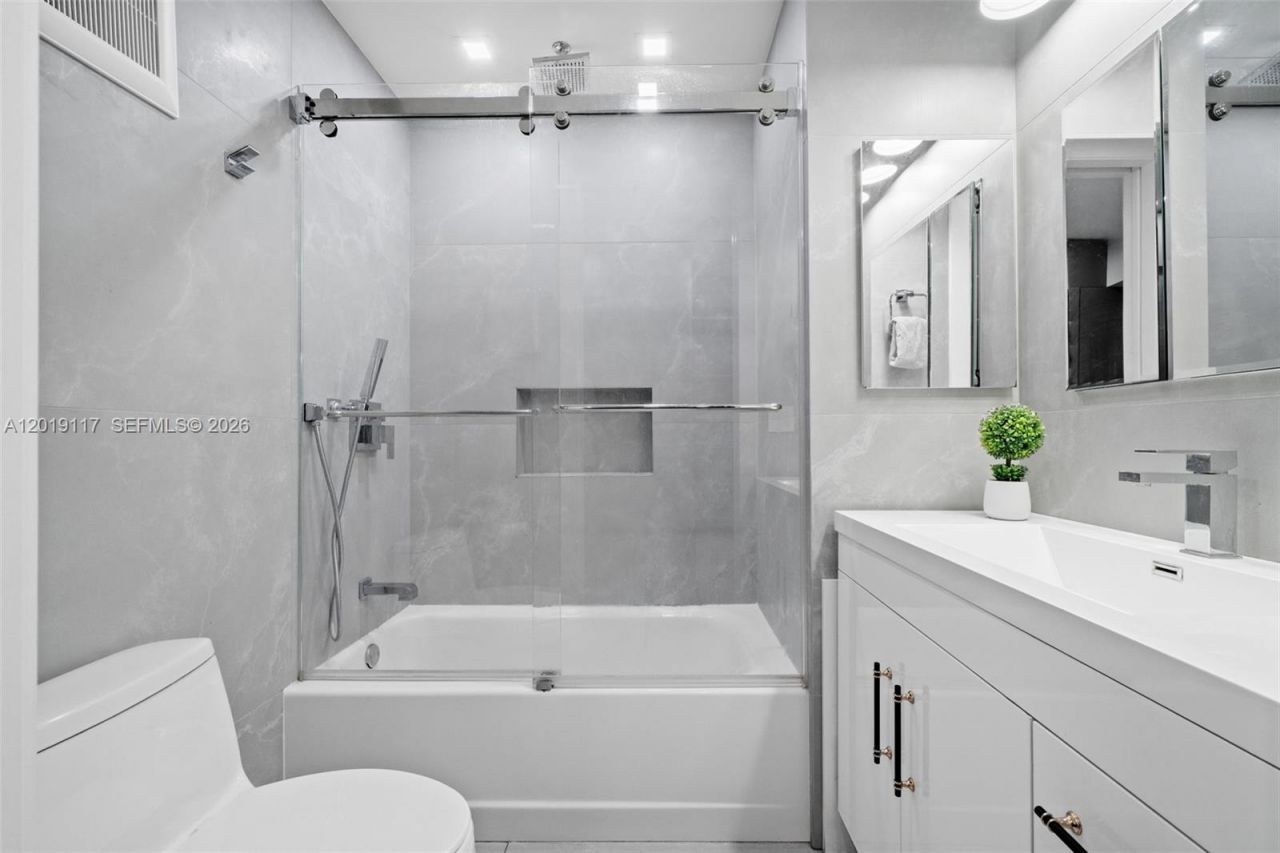 3748 Prairie Ave, Miami Beach, FL 33140 Photo